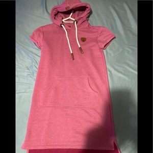 NWOT WANAKOME HOODIE DRESS IN PINK